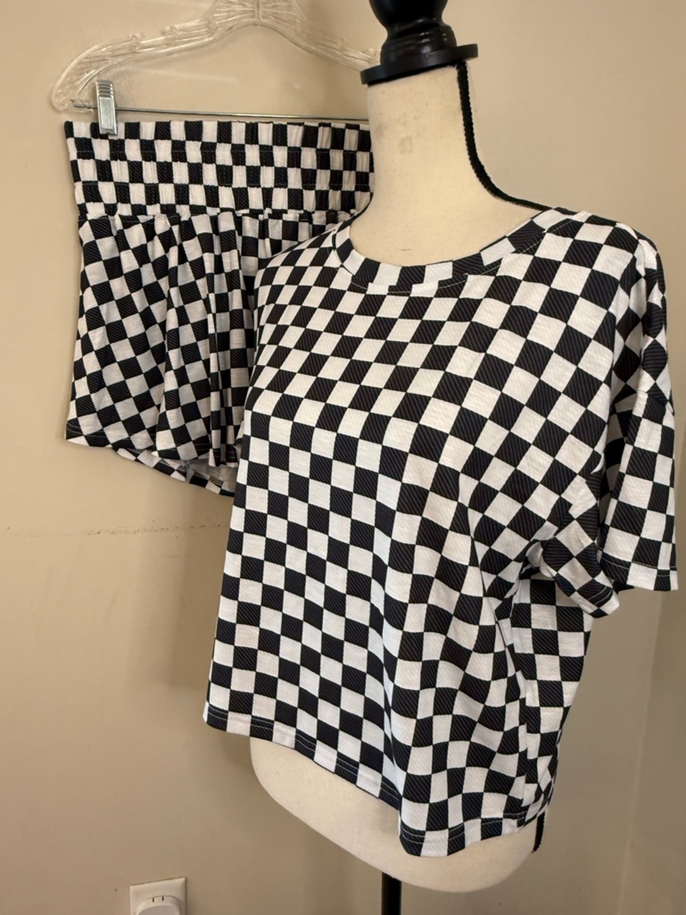 Black & white checkered mini skort & cropped top set 
SZ M